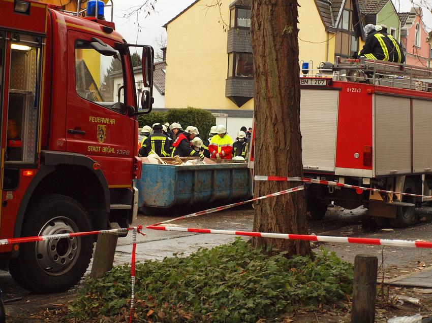 Hausexplosion Bruehl bei Koeln Pingsdorferstr P414.JPG